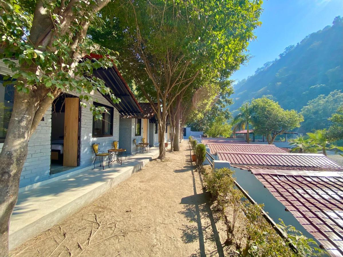 Euphoric River Resort Risikés Kültér fotó
