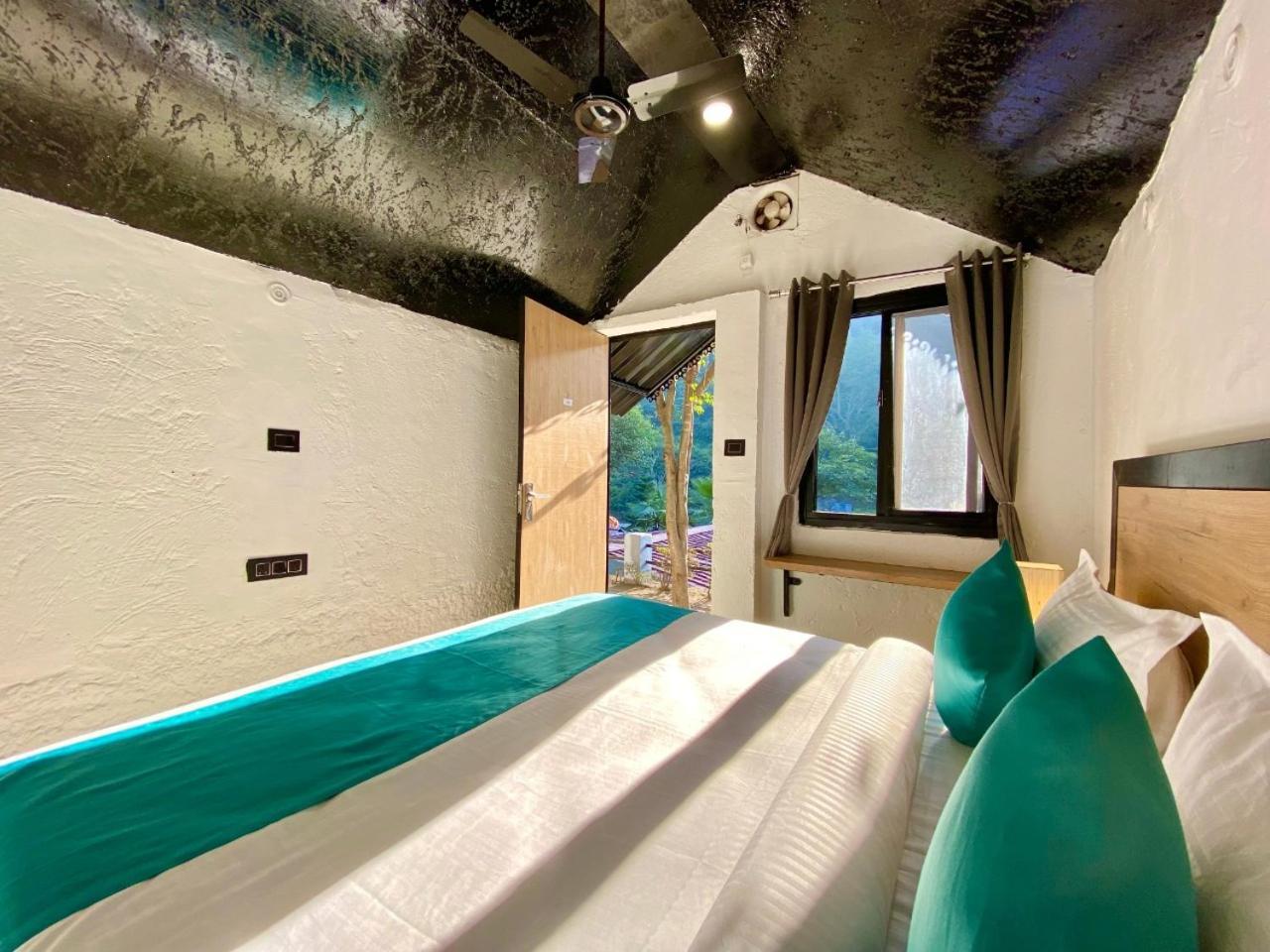 Euphoric River Resort Risikés Kültér fotó